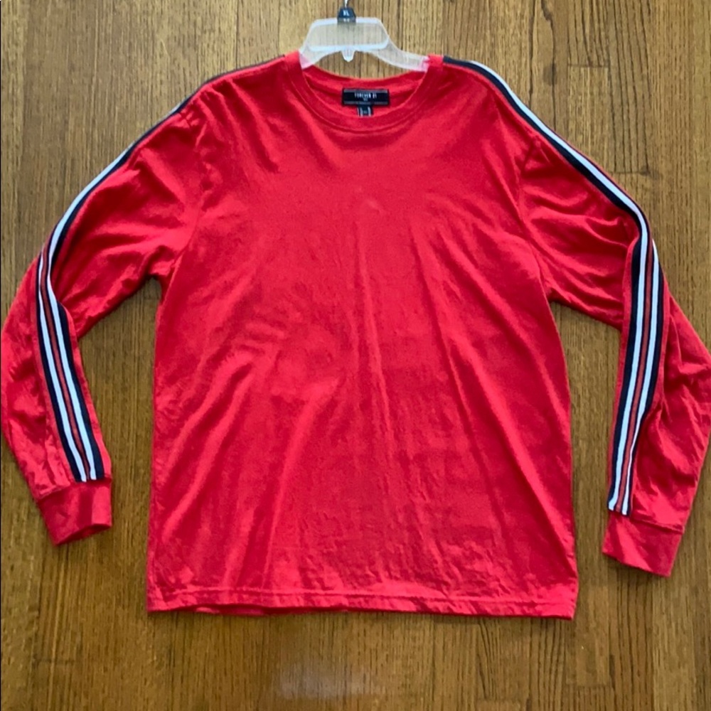Men’s Long-Sleeve Shirt w/ Stripes